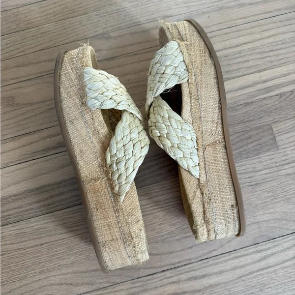 Dolce Vita Platform Sandals - Picture 5 of 7